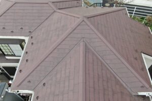 横浜市港南区で葺き替え工事による屋根修理　施工前写真